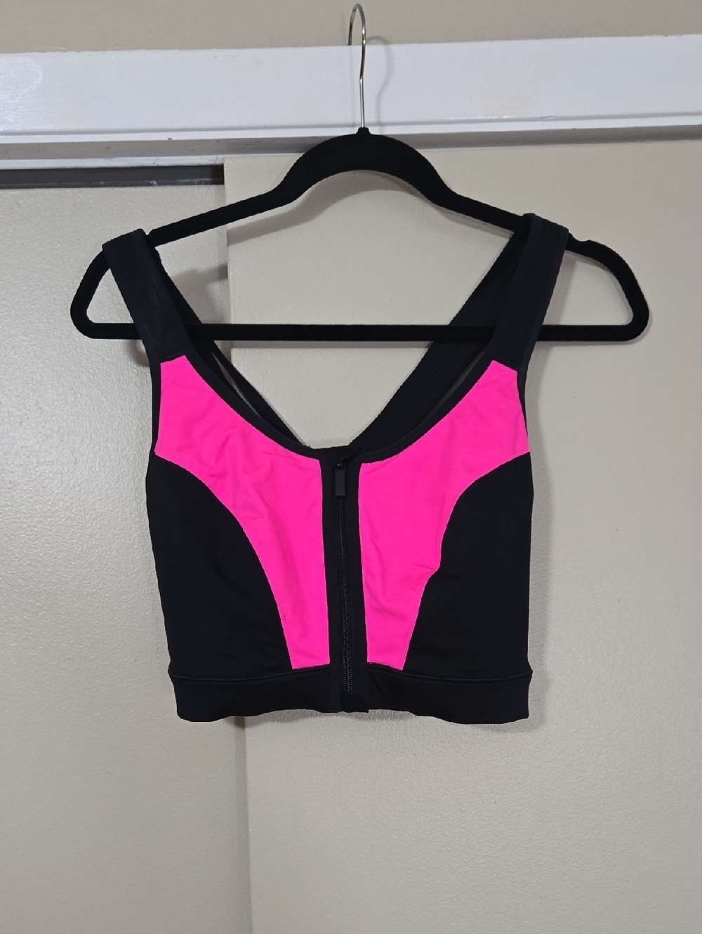 Livi Active Black and Hot Pink Front-Zip Sports Bra Size 40DD